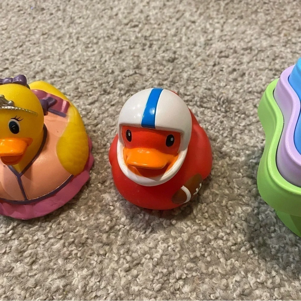 Vintage Munchkin Hot Rubber Duck Princess Football Green Toys Stacking Cups Bath